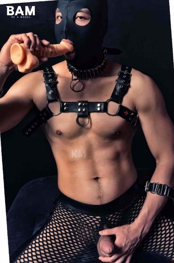 BE-A-MODEL-1-創刊號-X-ISSUE-面具男的情慾世界